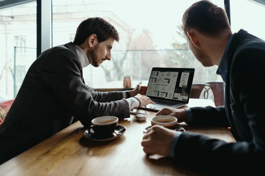 Gestión de proyectos tradicional vs enfoque Customer First con impacto en la rentabilidad